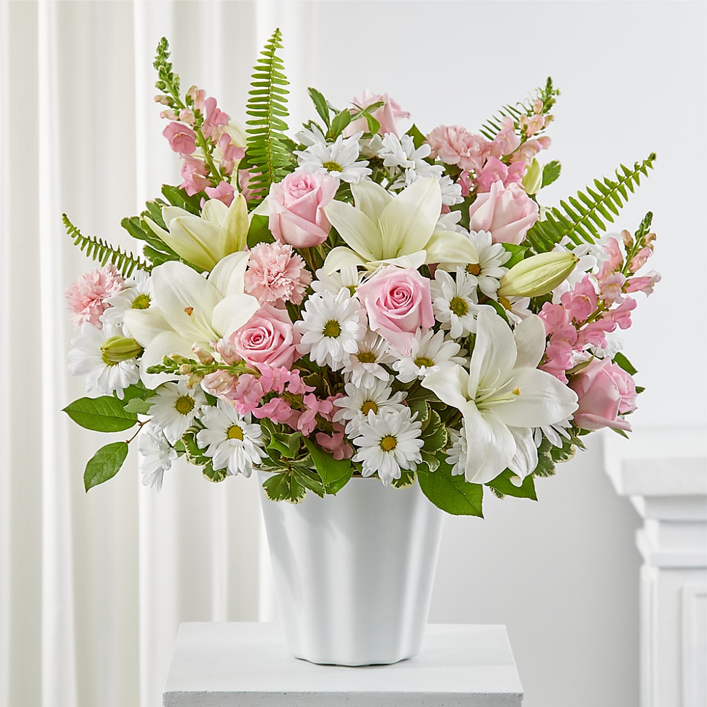 Soft Touch Tabletop Basket – Landers Flowers, Savannah MO