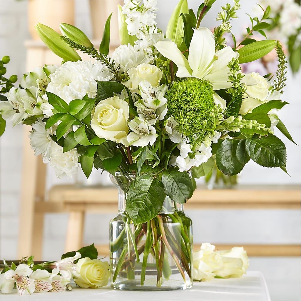 Classic Ivory – A Florist Original – Landers Flowers, Savannah MO