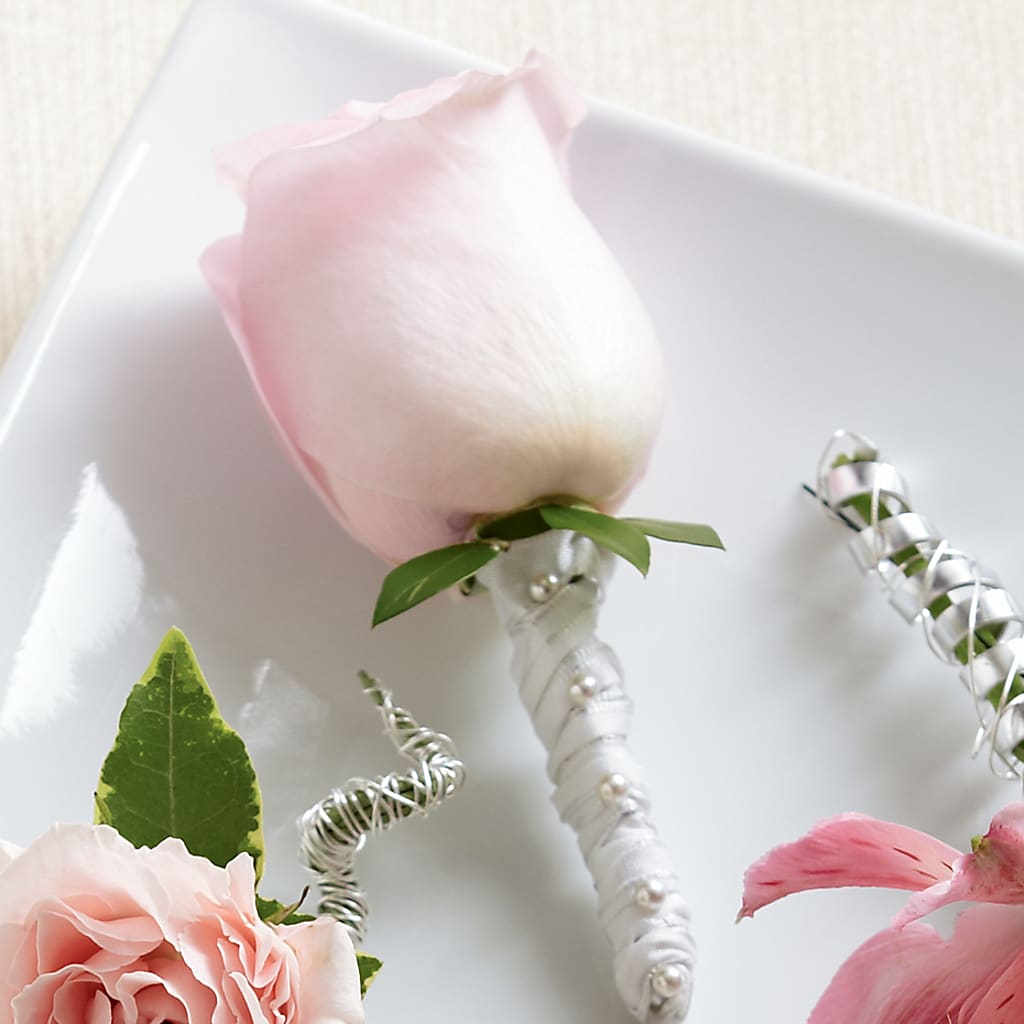 Pink Rose Boutonniere – Landers Flowers, Savannah MO