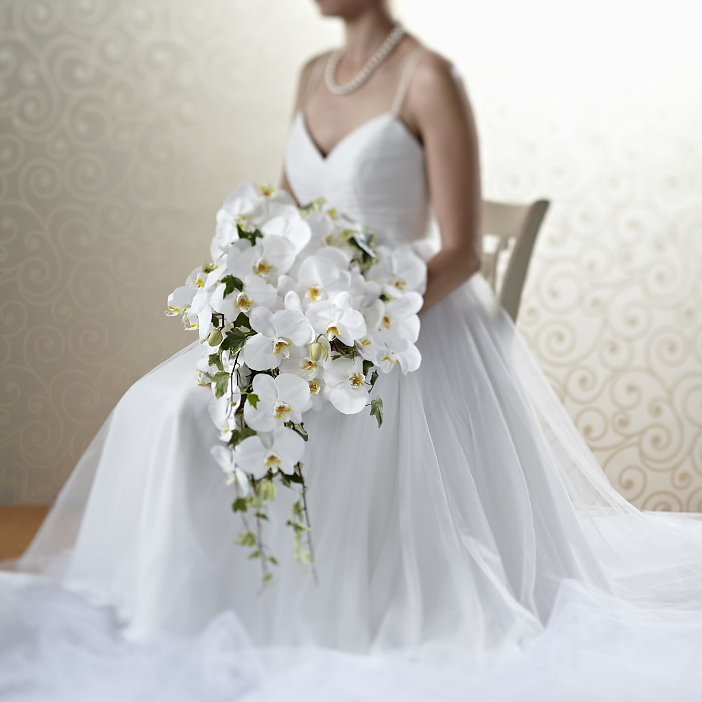 Classic White Bouquet – Landers Flowers, Savannah MO