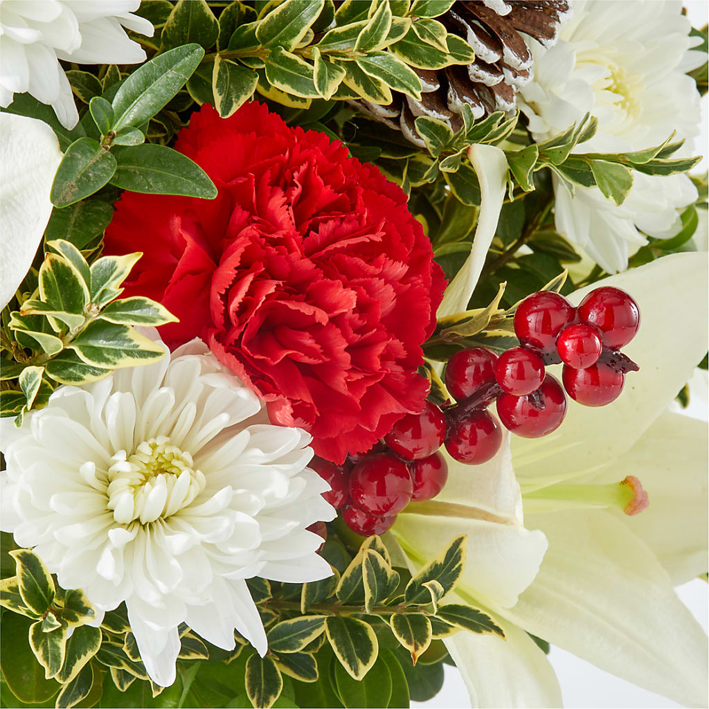 Festive Moments Tree –  Landers Flowers, Savannah MO