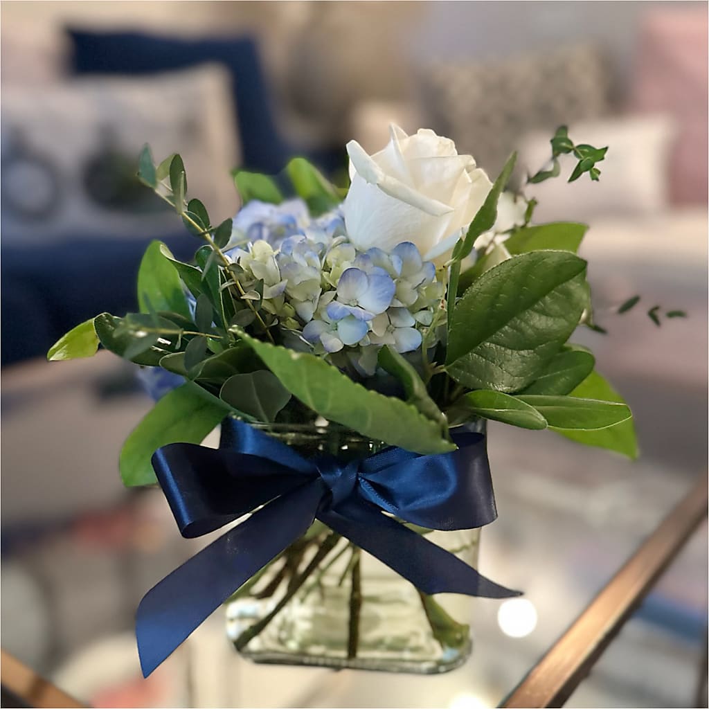 Sky Blue Delight Bouquet –  Landers Flowers, Savannah MO