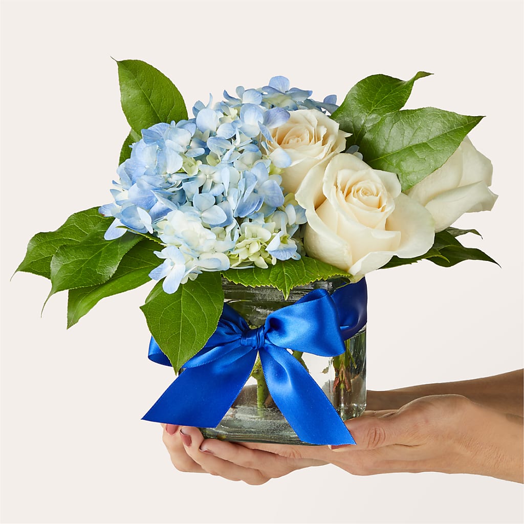 Sky Blue Delight Bouquet –  Landers Flowers, Savannah MO