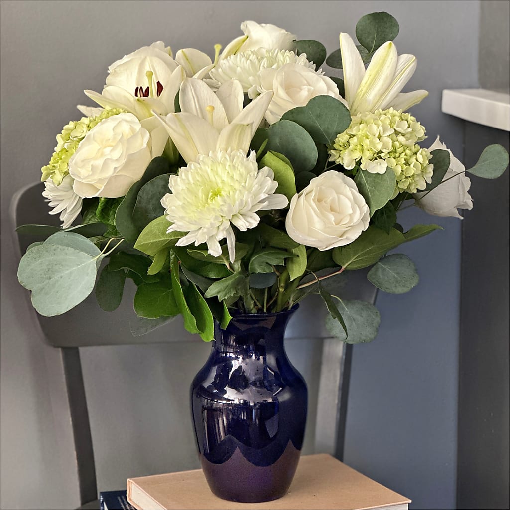 Snowy Dreams Bouquet –  Landers Flowers, Savannah MO