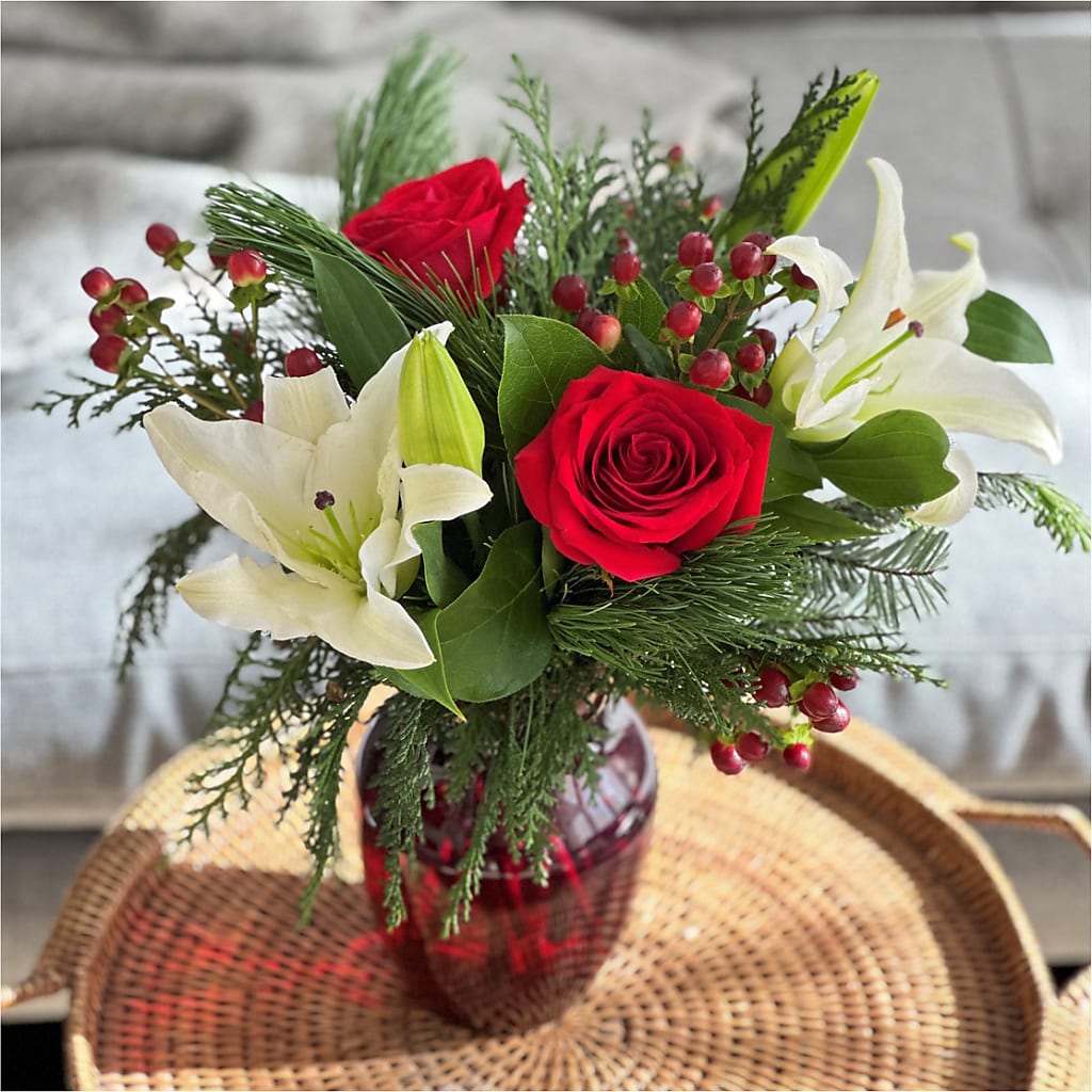 Evergreen Delight Bouquet –  Landers Flowers, Savannah MO