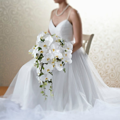 Classic White Bouquet –  Landers Flowers, Savannah MO
