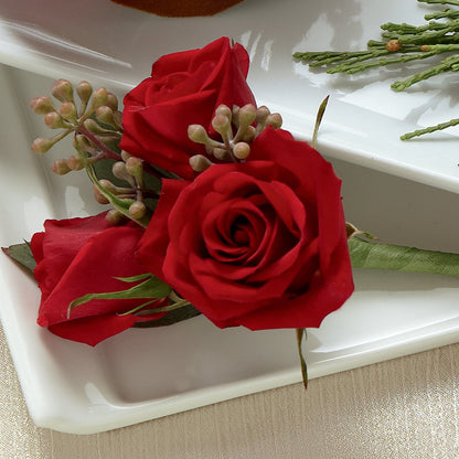 Red Spray Rose Boutonniere –  Landers Flowers, Savannah MO